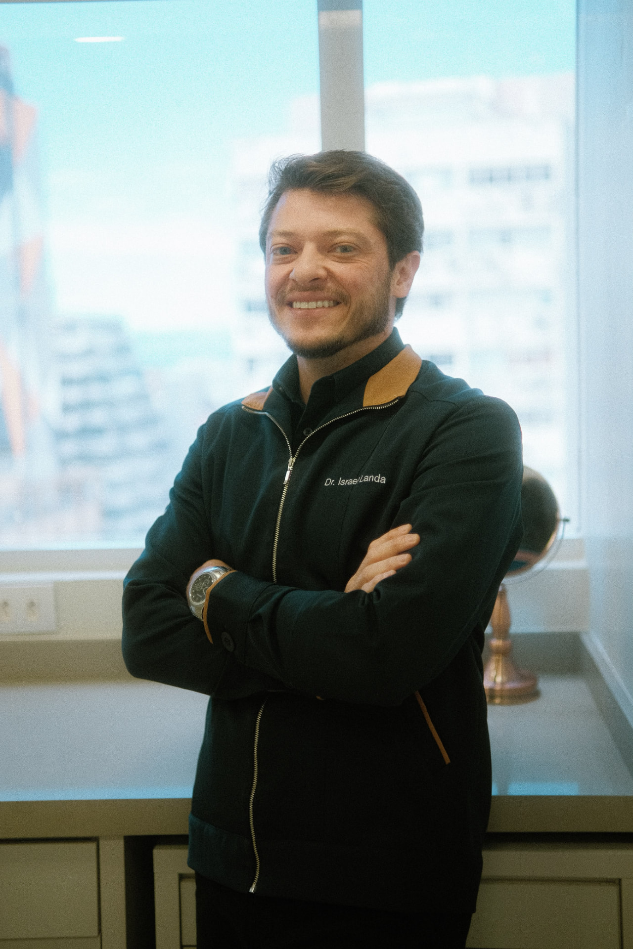 Dr. Israel Landa in his Florianópolis clinic