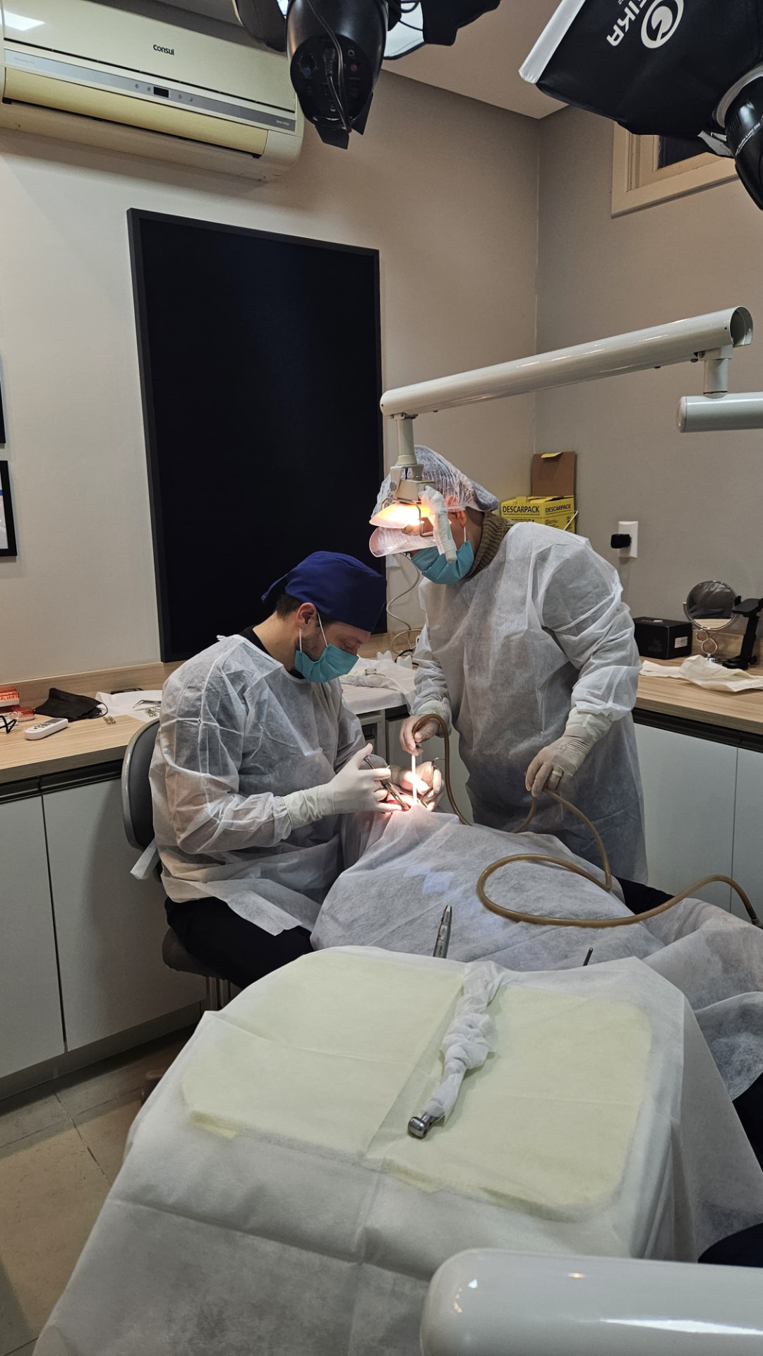 Dr. Landa performing a dental procedure in his Florianópolis clinic